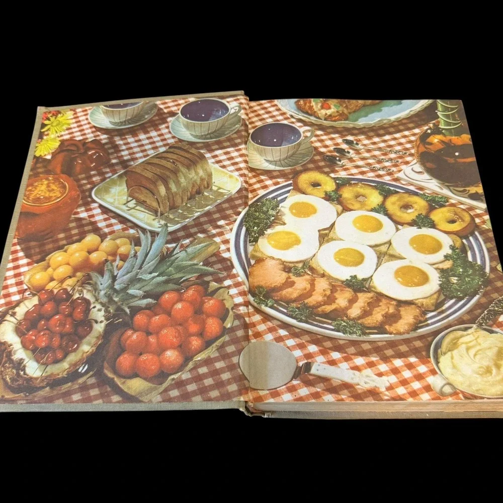The Family Home Cookbook American Peoples Cookbook‎ 1973 Hardcover Vintage